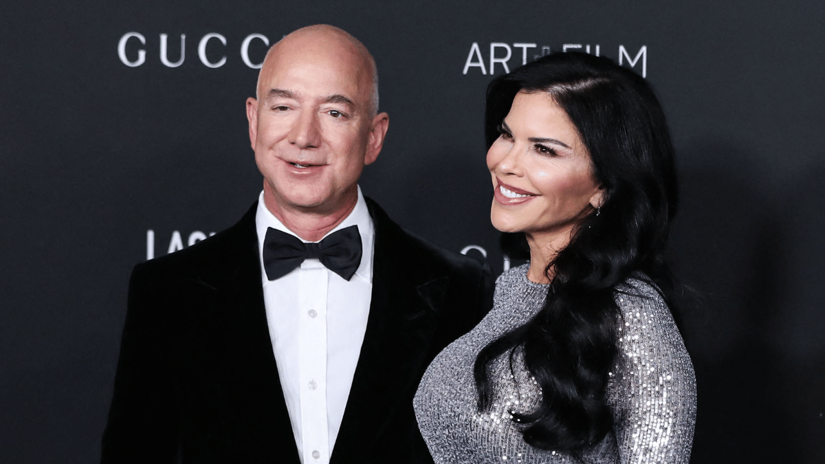 Photo of Jeff Bezos and Lauren Sànchez