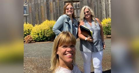 Amy Roloff takes a selfie