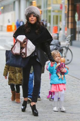 Bethenny Frankel Picks Up Daughter Bryn From School