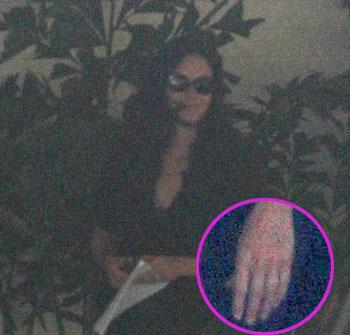 FIRST PHOTOS: Courteney Cox Surfaces Sans Wedding Ring