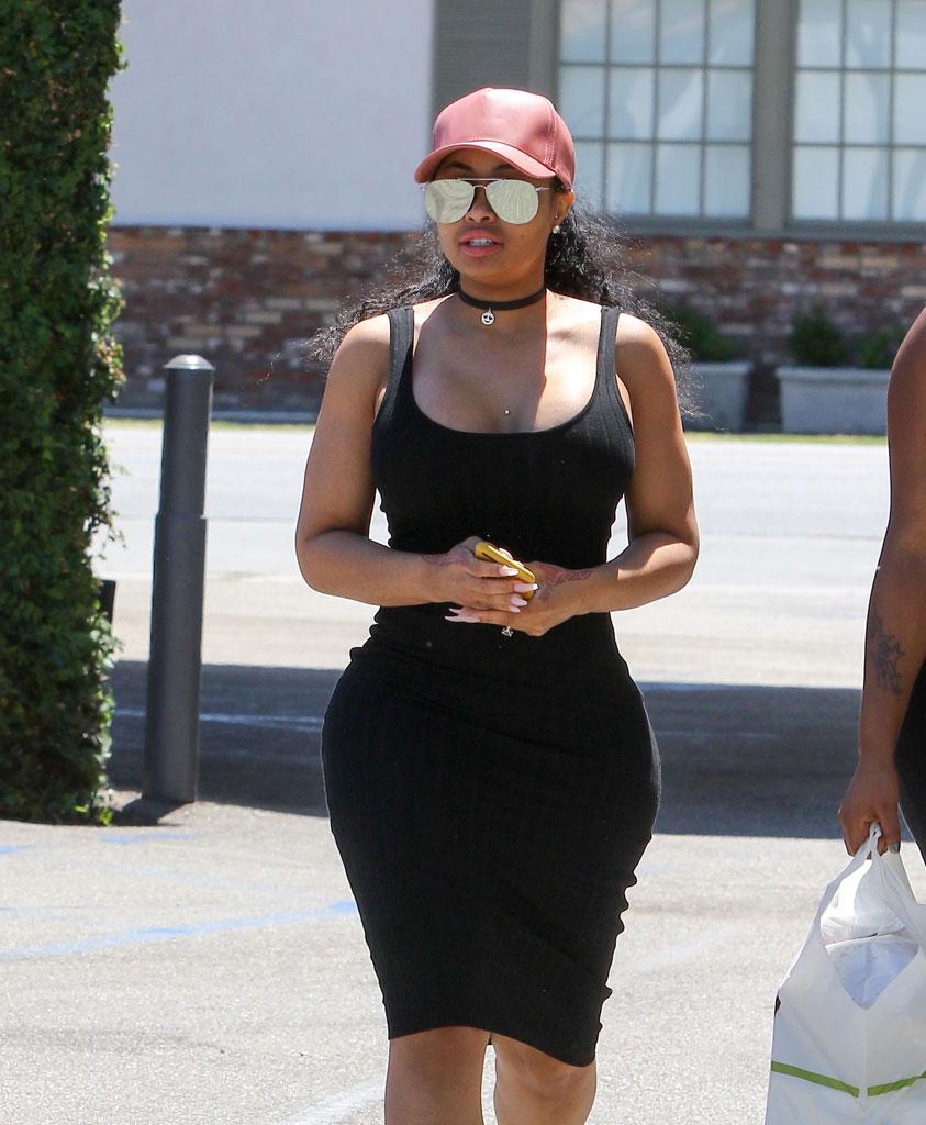 //kim kardashian blac chyna pregnancy baby bump battle latex