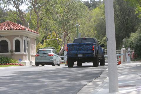 Kendra Wilkinson & Hank Baskett Still Living Together Despite Divorce