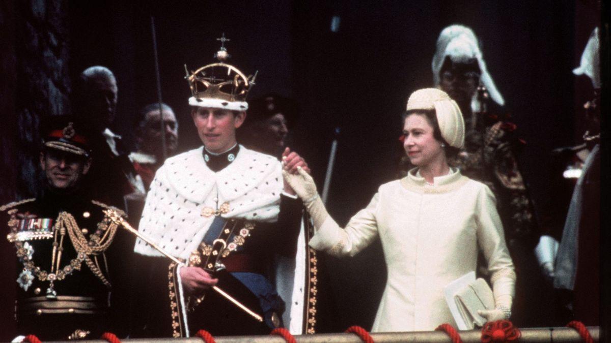 Photo of Prince Charles and Queen Elizabeth