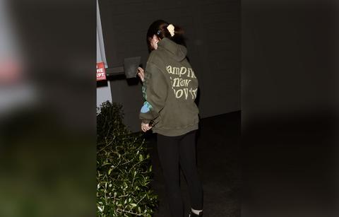 Lori Loughlin Daughter Isabella Rose Covers Face Arrest