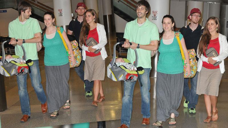 Jill And Jessa Duggar Photos At Akron Airport