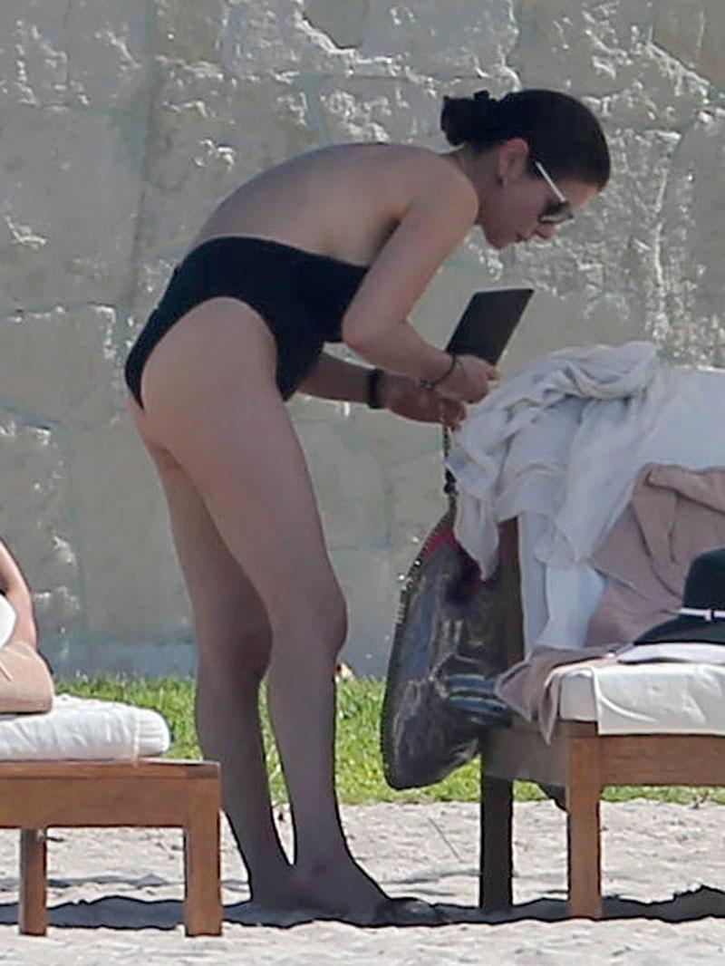 Michael Douglas Catherine Zeta Jones Naked Bikini Butt Mexico Pics