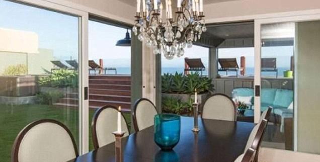 //leonardo dicaprio sells   million malibu mansion