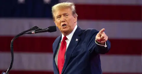 donald trump faith conference took off shirt wounds defending religion