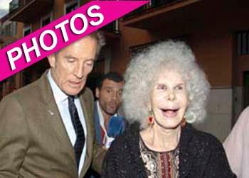 //duchess of alba out husband splash