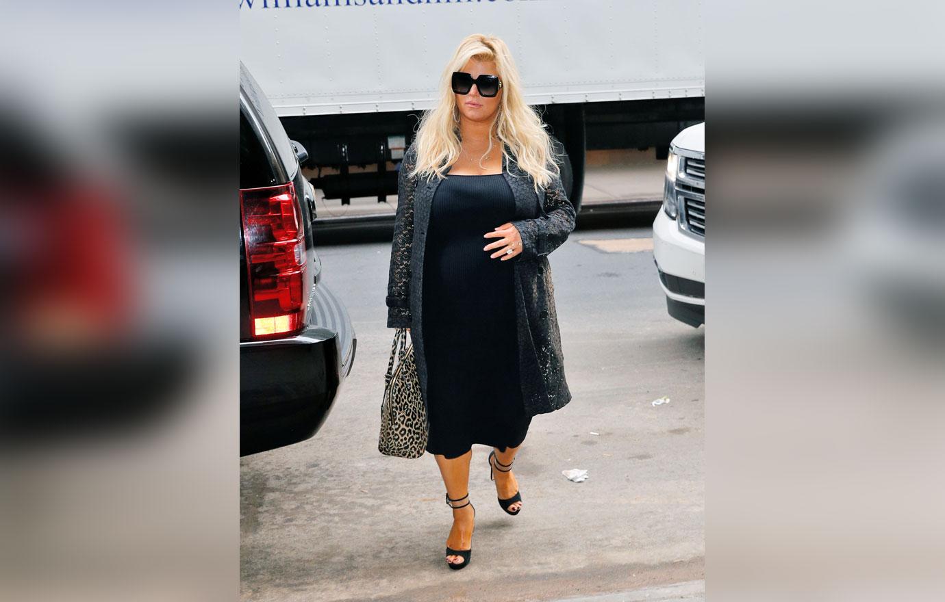 Jessica Simpson Ready To Pop Out Baby Number 3