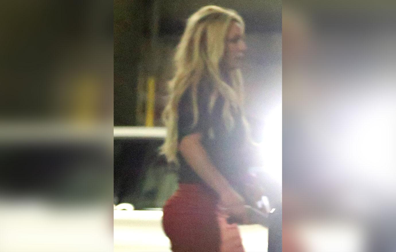 Britney Spears Leaves Court With Mom Wearing No Shoes