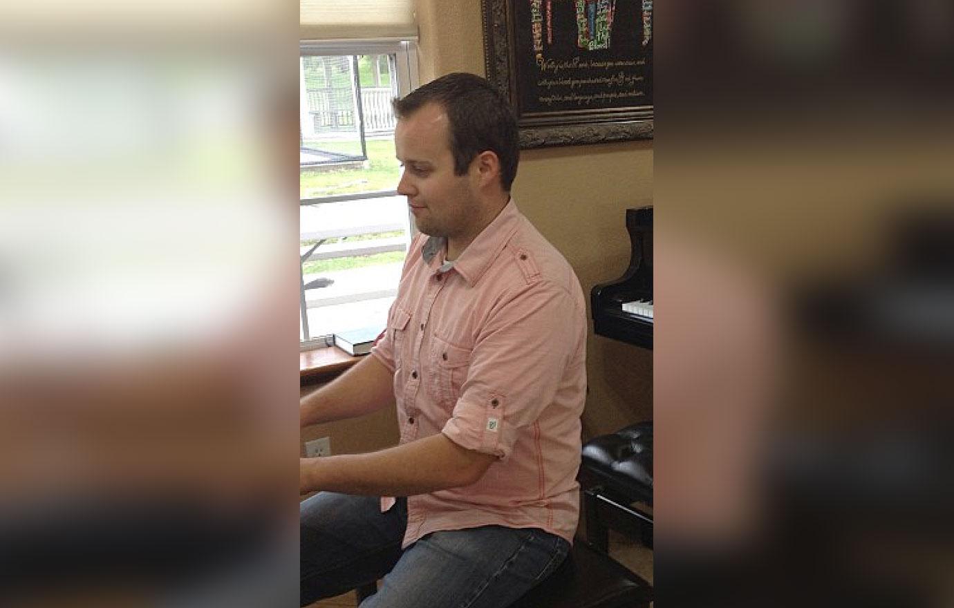 josh duggar iphone seized federal agents criminal case demands dismissed