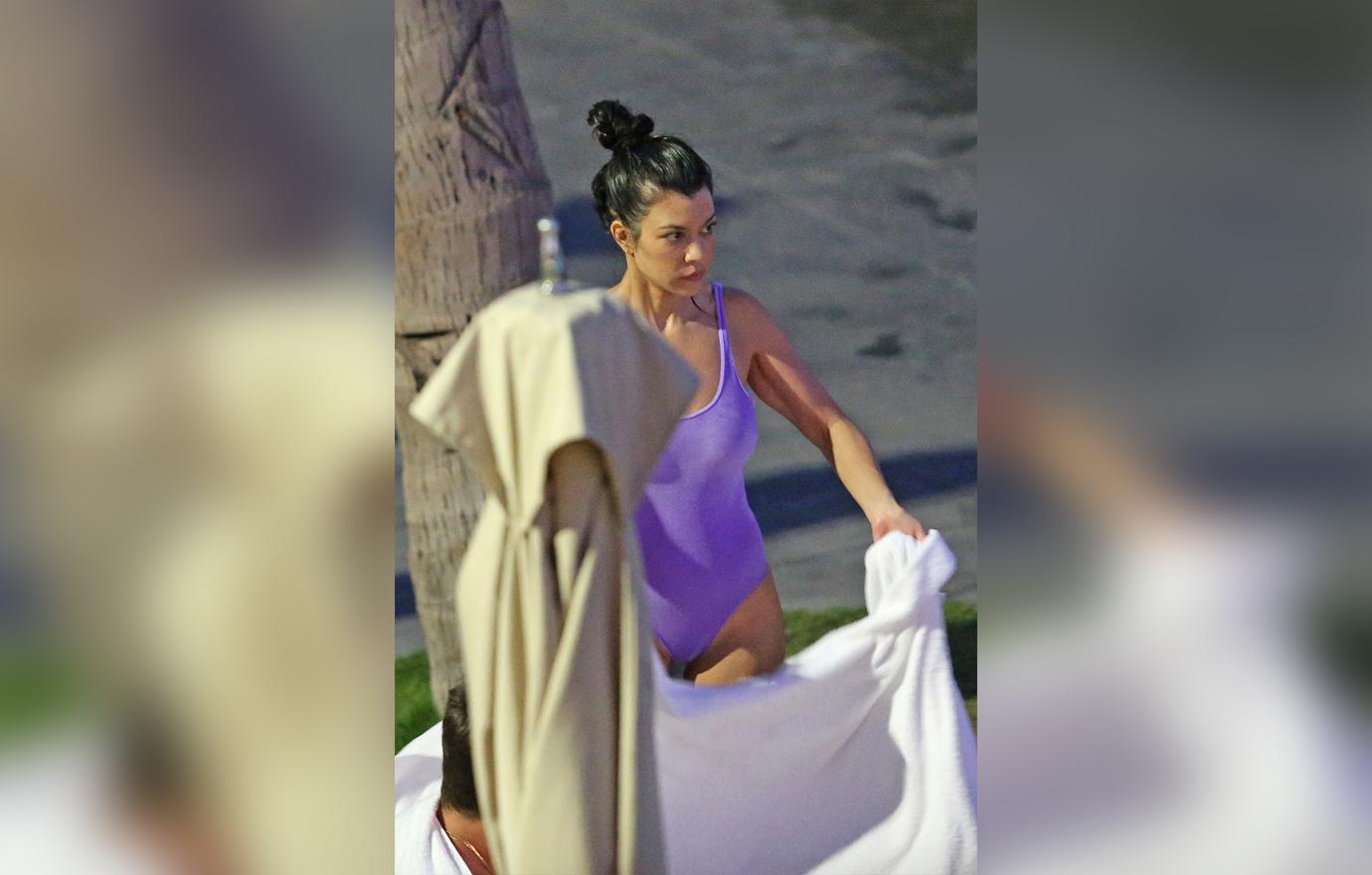 //kourtney kardashian bikini hawaii scott disick