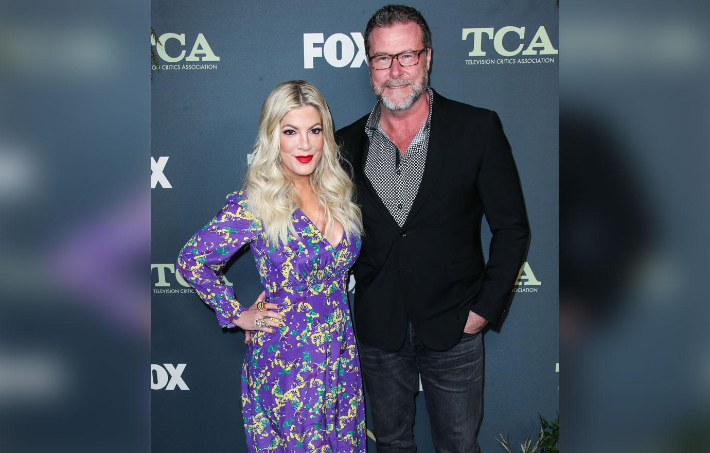 tori spelling christmas card no dean mcdermott divorce