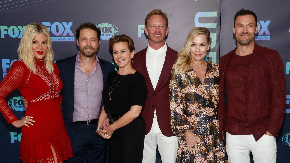 BH 90210 Cast Poses and Smiles