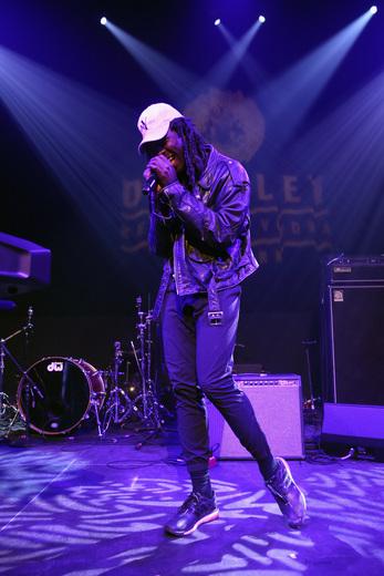 //Dev Hynes