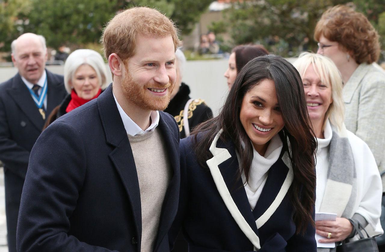 //Meghan Markle hugs fans Prince Harry pp