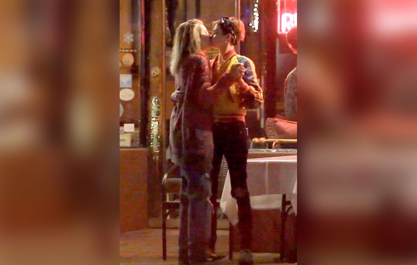 Paris Jackson Girlfriend Cara Delevingne Kiss Photos