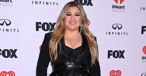 Kelly Clarkson is gagging for a man as the singer admits she is sick of being single and alone.