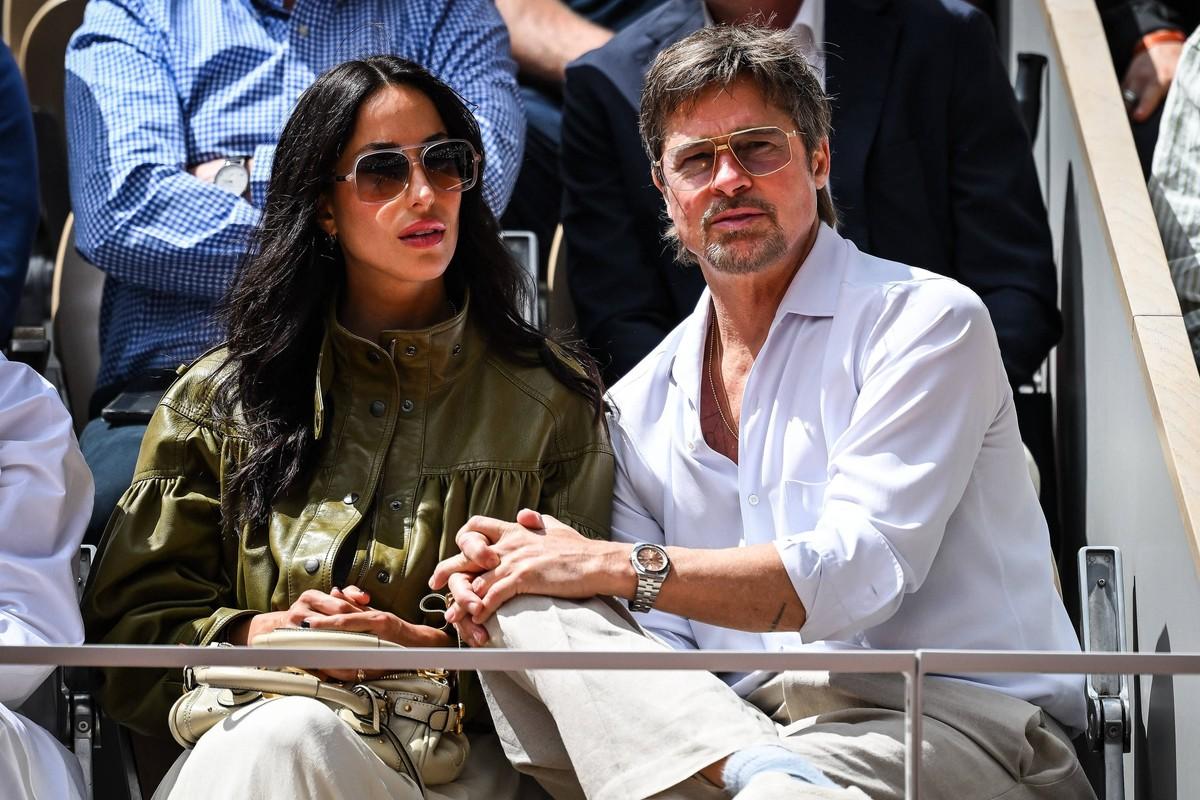 Charlie Riddle and Laurie Zanoletti shared a photo of the couple in matching black attire.