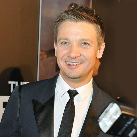 Report: Jeremy Renner Going To Be A Dad!