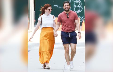 rose leslie kit harington holding hands