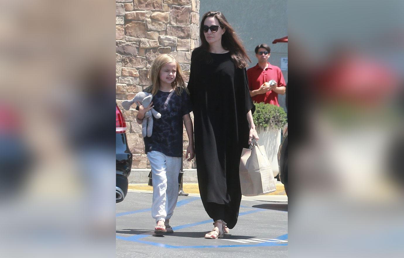 Angelina Jolie & Vivienne, 13, Step Out For A Grocery Run — Photos