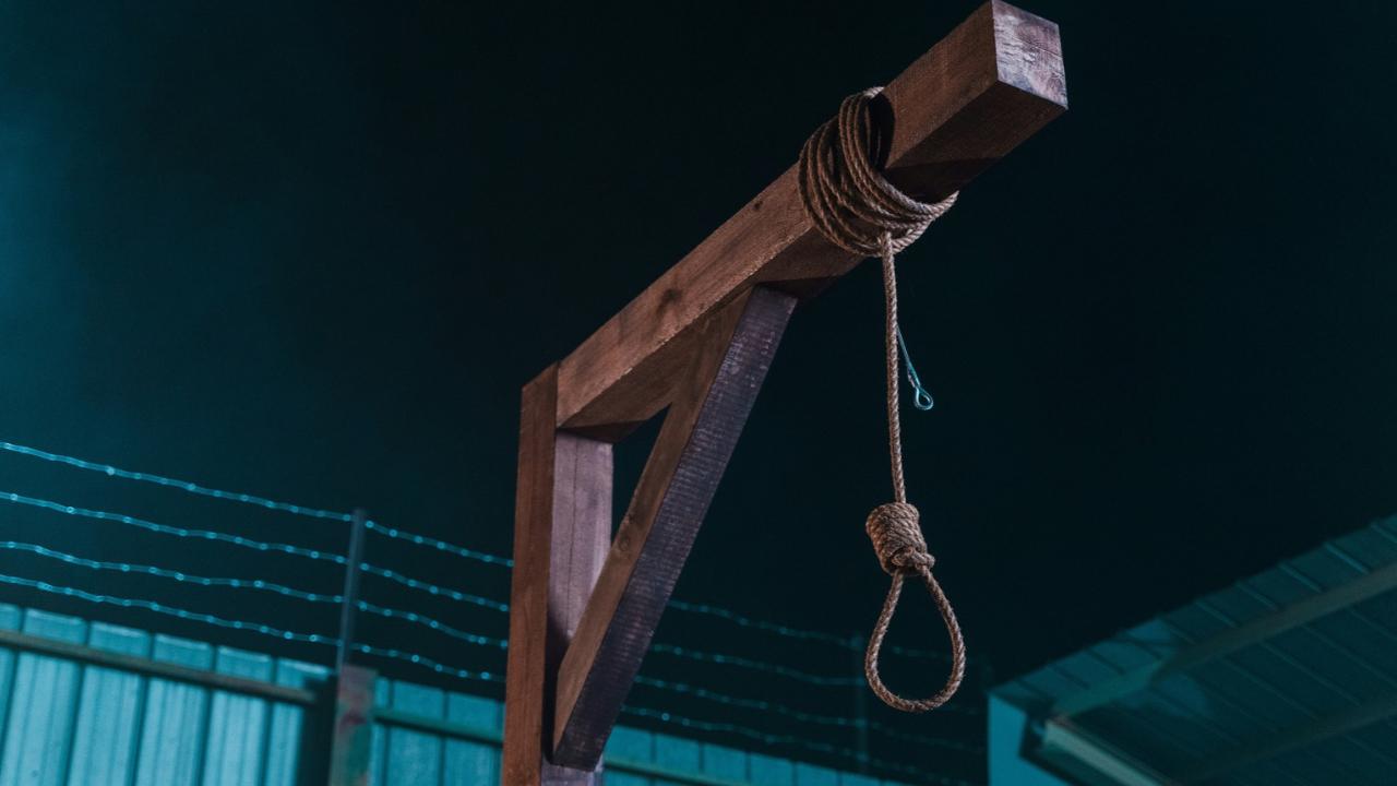 Pike requested to be executed by hanging.