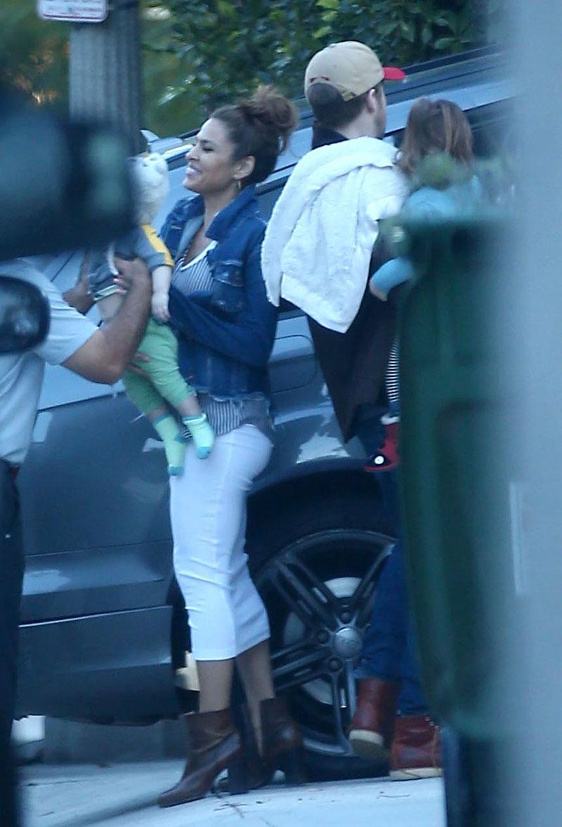 Ryan Gosling Eva Mendes Baby Family Sighting