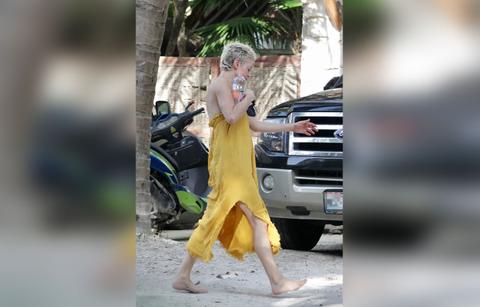 rose mcgowan barefoot moved mexico photos harvey weinstein la jail