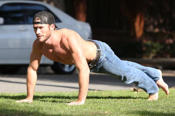 //scott eastwood exercises shirtless