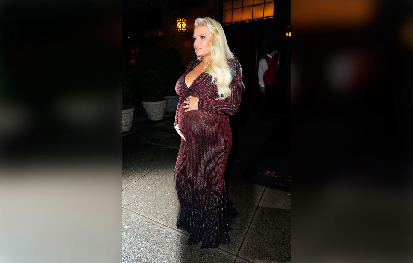 Pregnant Jessica Simpson Baby Bump LAX