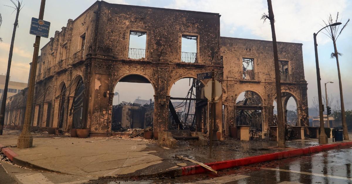 los angeles wildfires dead structures destroyed residents forced from home evacuation