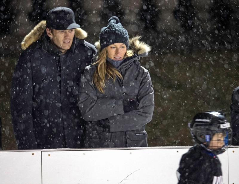 Tom Brady Gisele Bundchen Marriage Kiss PDA Hockey Game