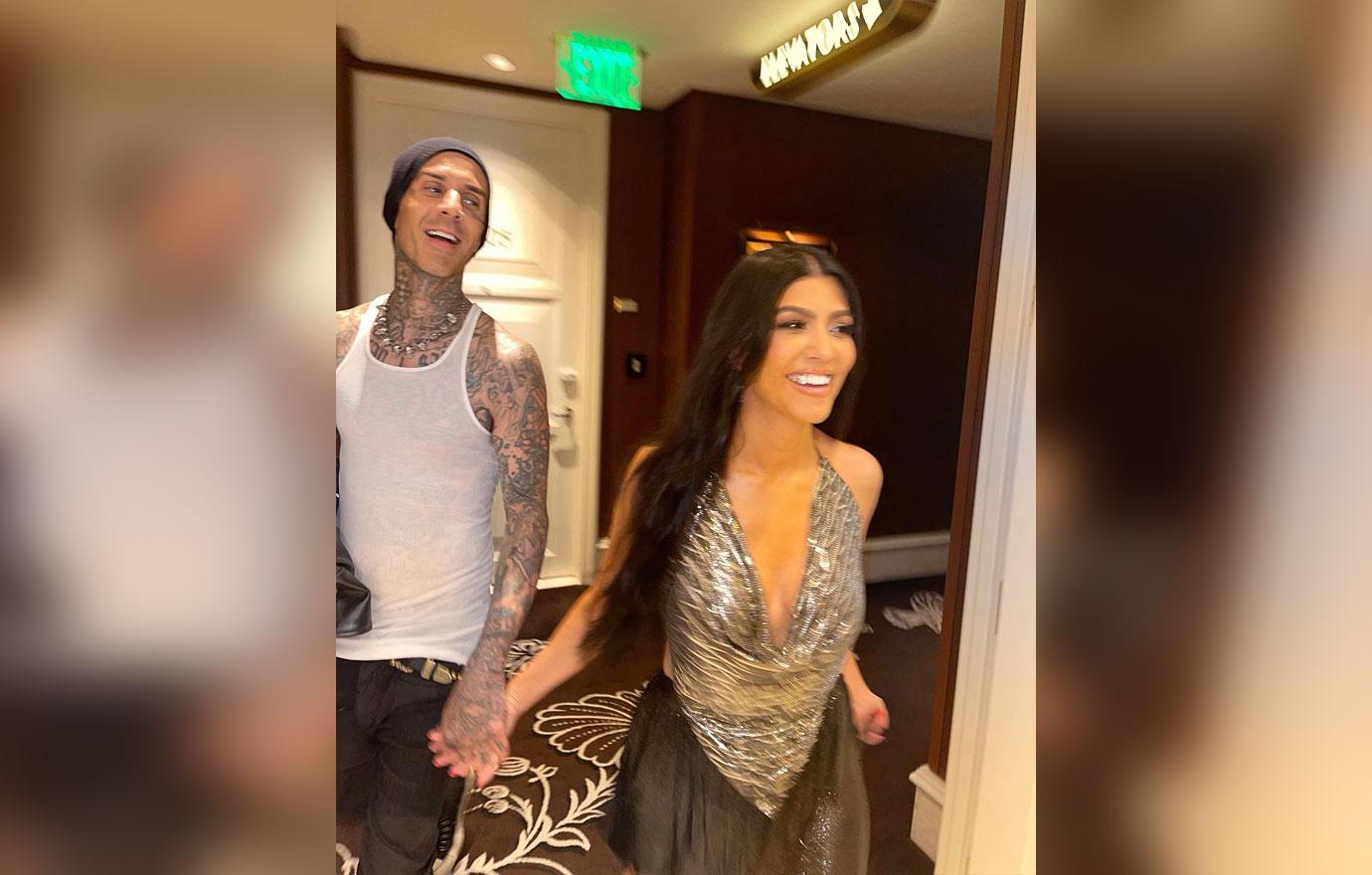 kourtney kardashian baggy clothes hides pregnant travis barker photos r