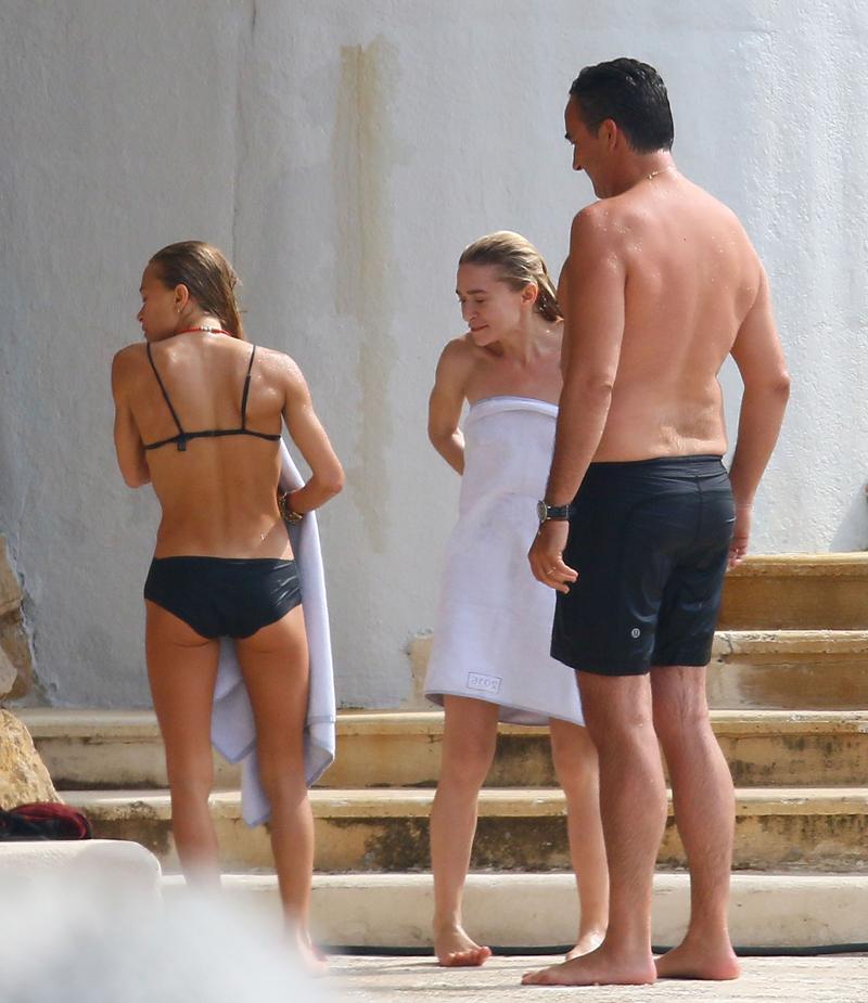 Tage af Fordi tempo Mary-Kate Olsen Caught Looking Scary Skinny In Black Bikini