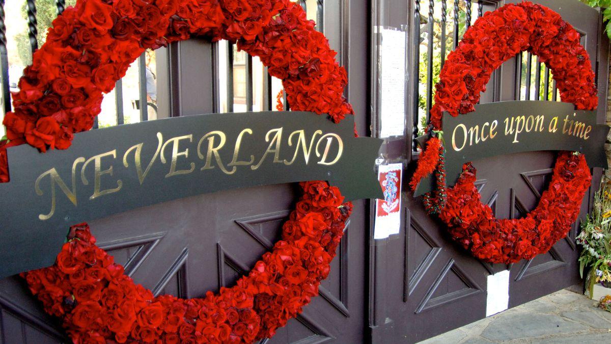 Photo of Neverland Ranch gate