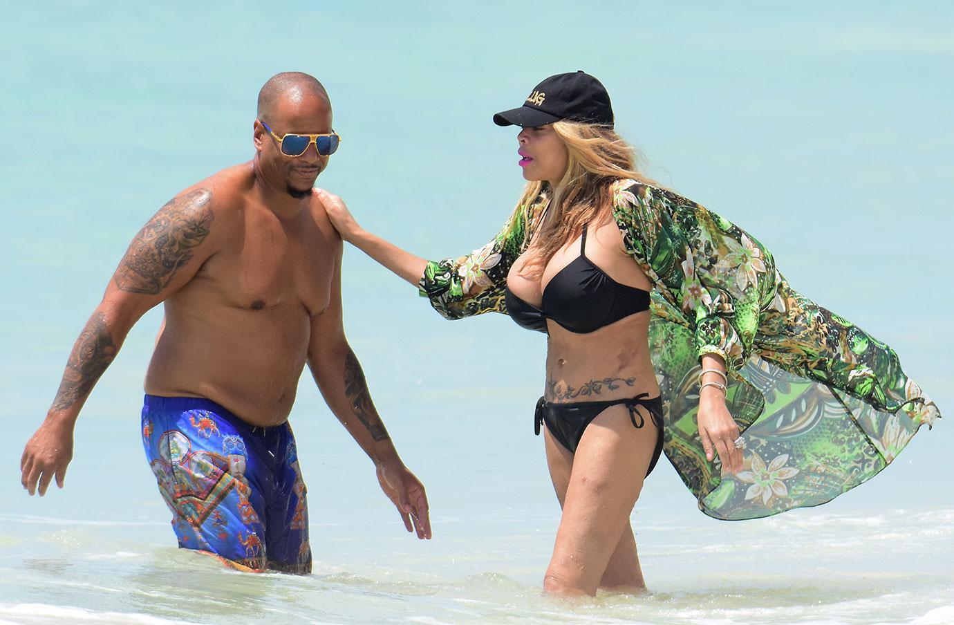 Wendy Williams Visits Beach In Tiny Bikini See The Photos