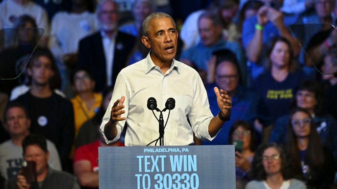 image of Barack Obama mocked Donald Trump's White House renovations.