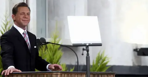 leah remini tracks down scientology leader david miscavige harassment lawsuit served denied