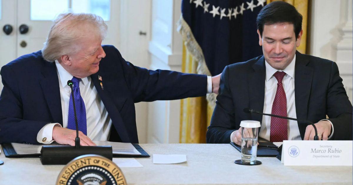 donald trump reads private note marco rubio out loud live tv white house