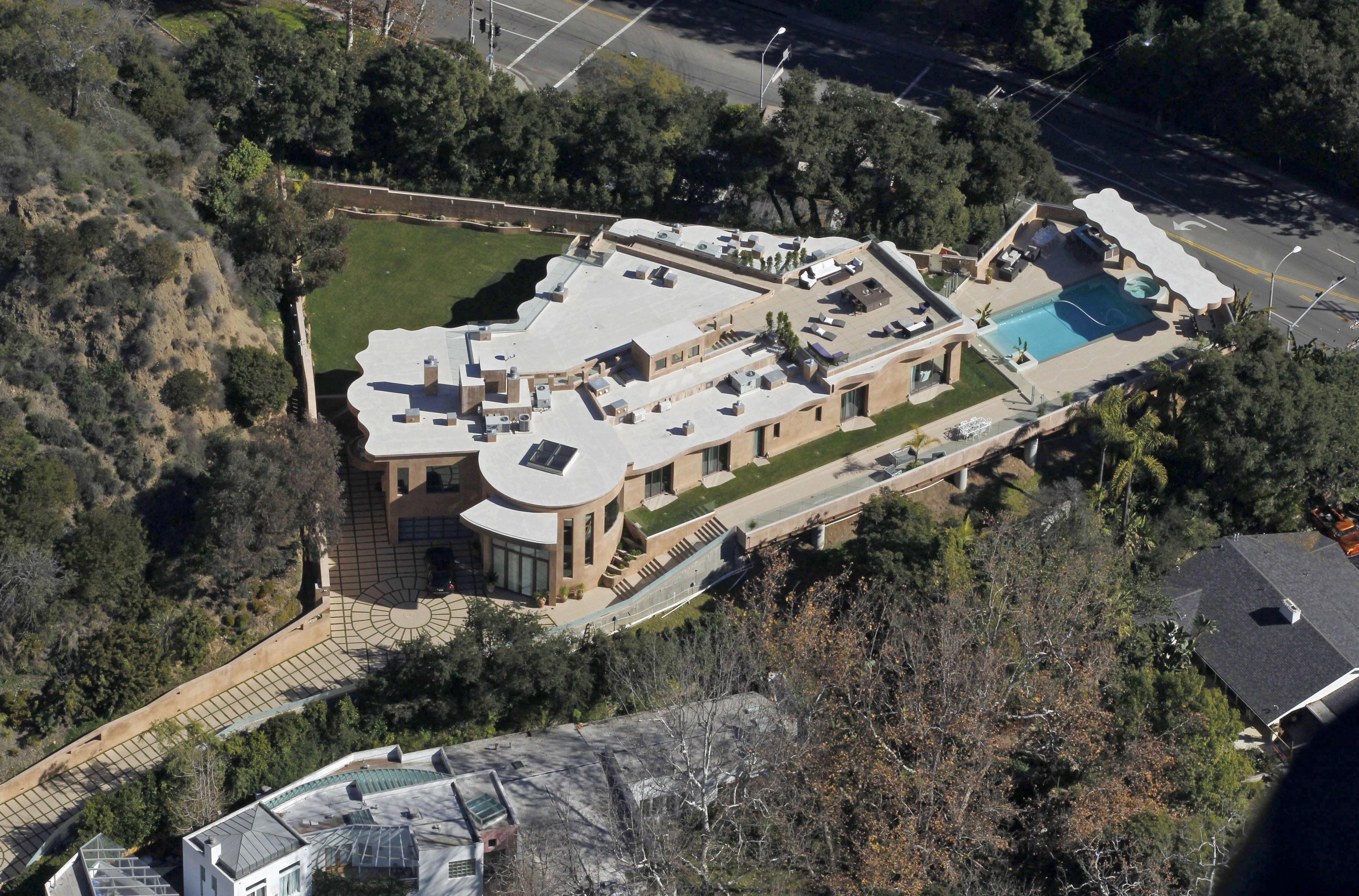 //rihanna guess who celebrity mansion