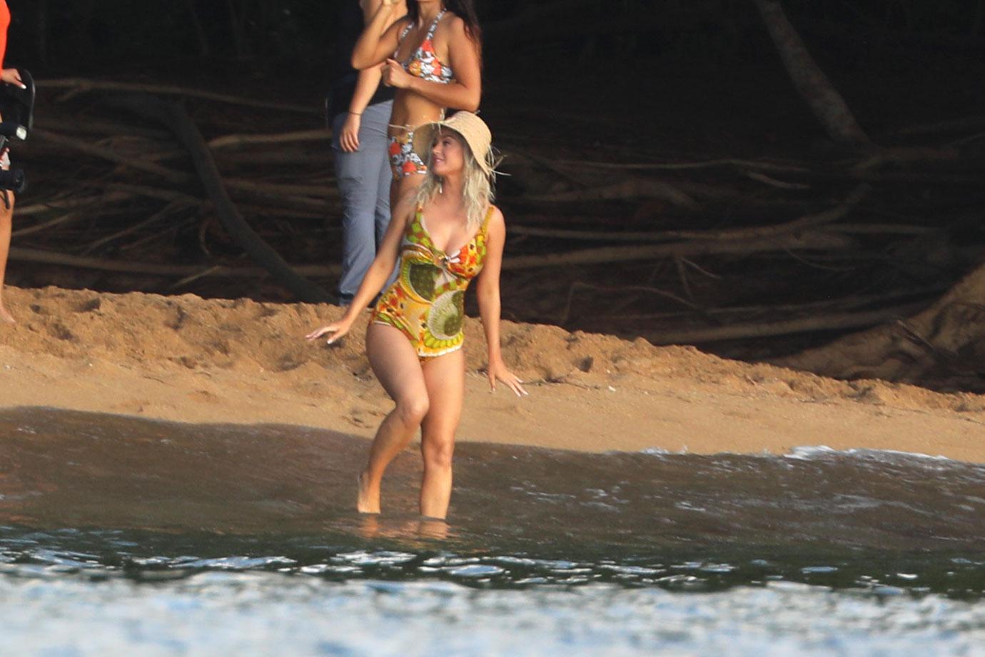 Fun In The Sun! Katy Perry Stuns In Sexy Swimsuit On Set Of New Music Video