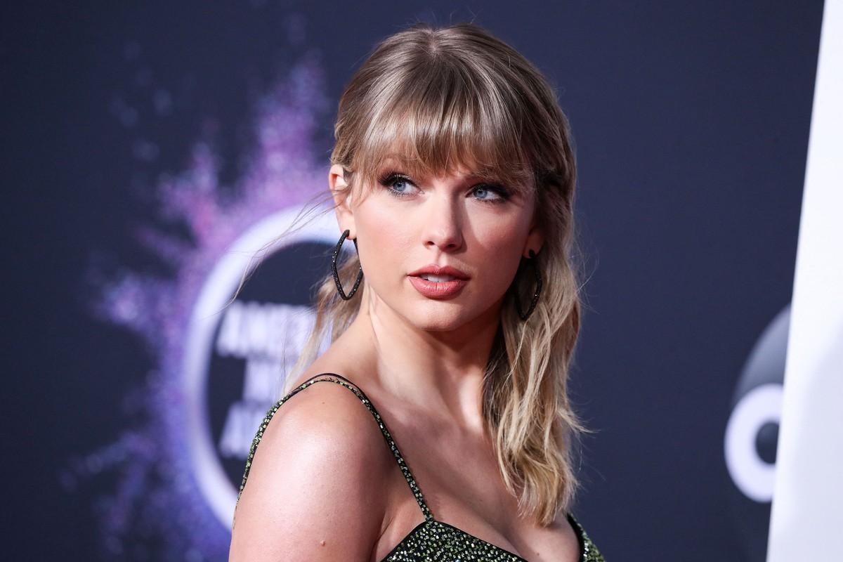 Reynolds previously confirmed Swift was godmother to his daughters with Lively.
