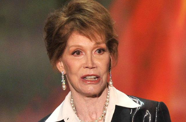 //mary tyler moore dead legend hospitalized