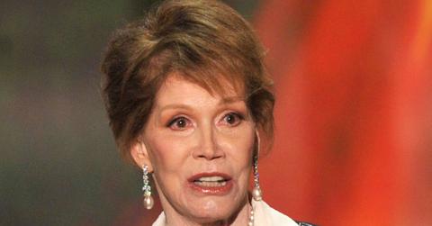 //mary tyler moore dead legend hospitalized