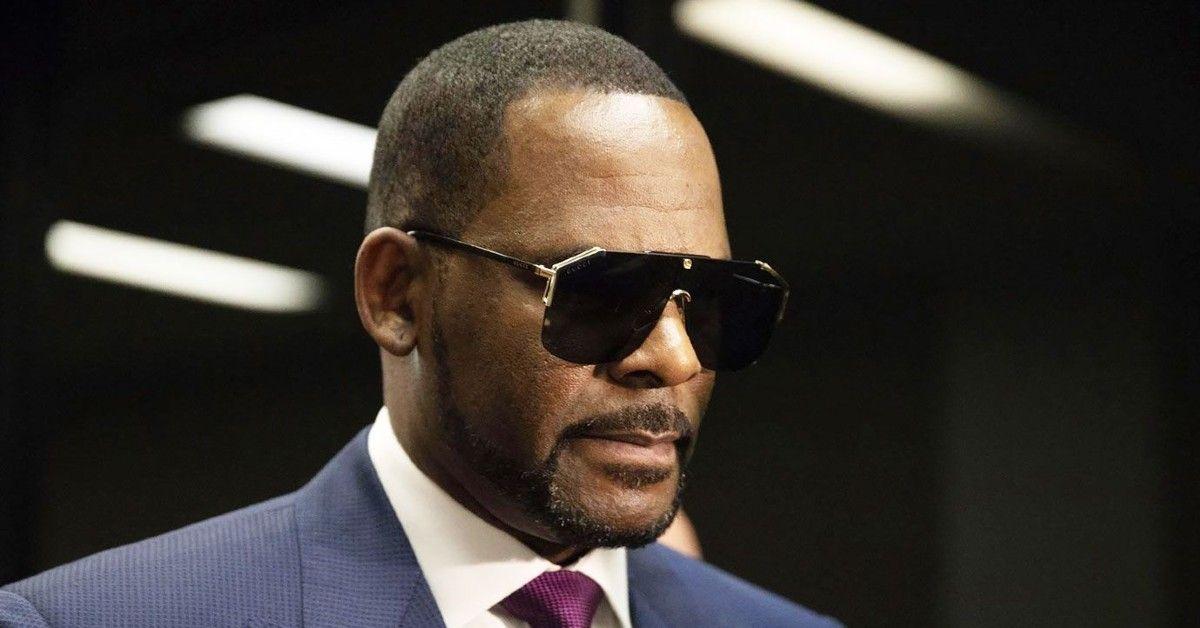 R. Kelly trial: Vlogger charged after fan accused her of assault