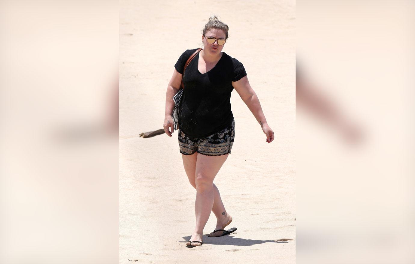 Kelly Clarkson Weight Gain Beach Vacation Hawaii