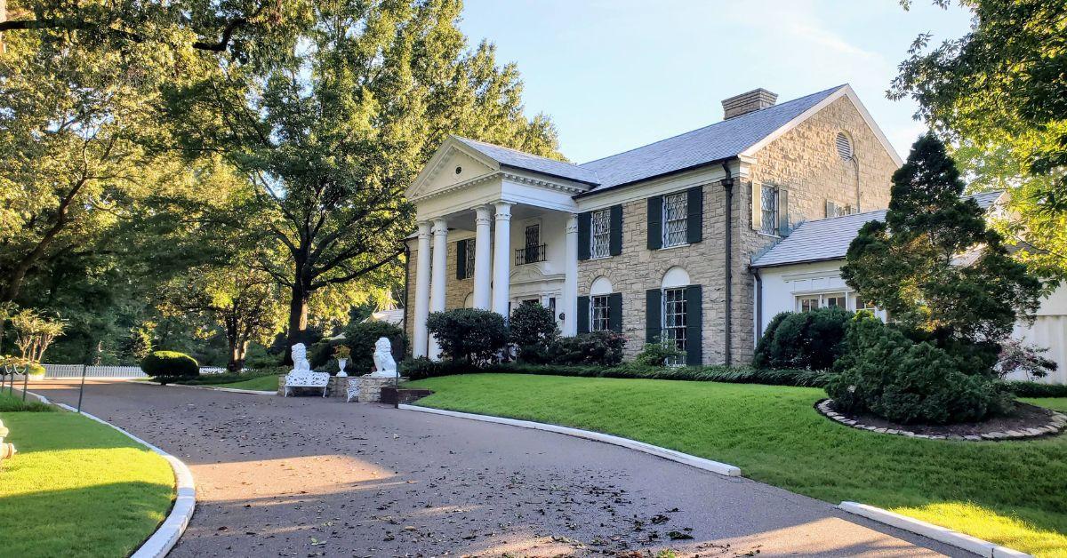 elvis presley graceland judge pause foreclosure sale one day auction