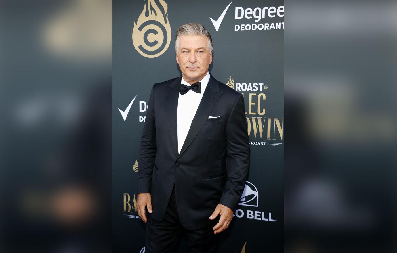 alec baldwin wife fleeing town kids hours after actor accidentally shot crew member death